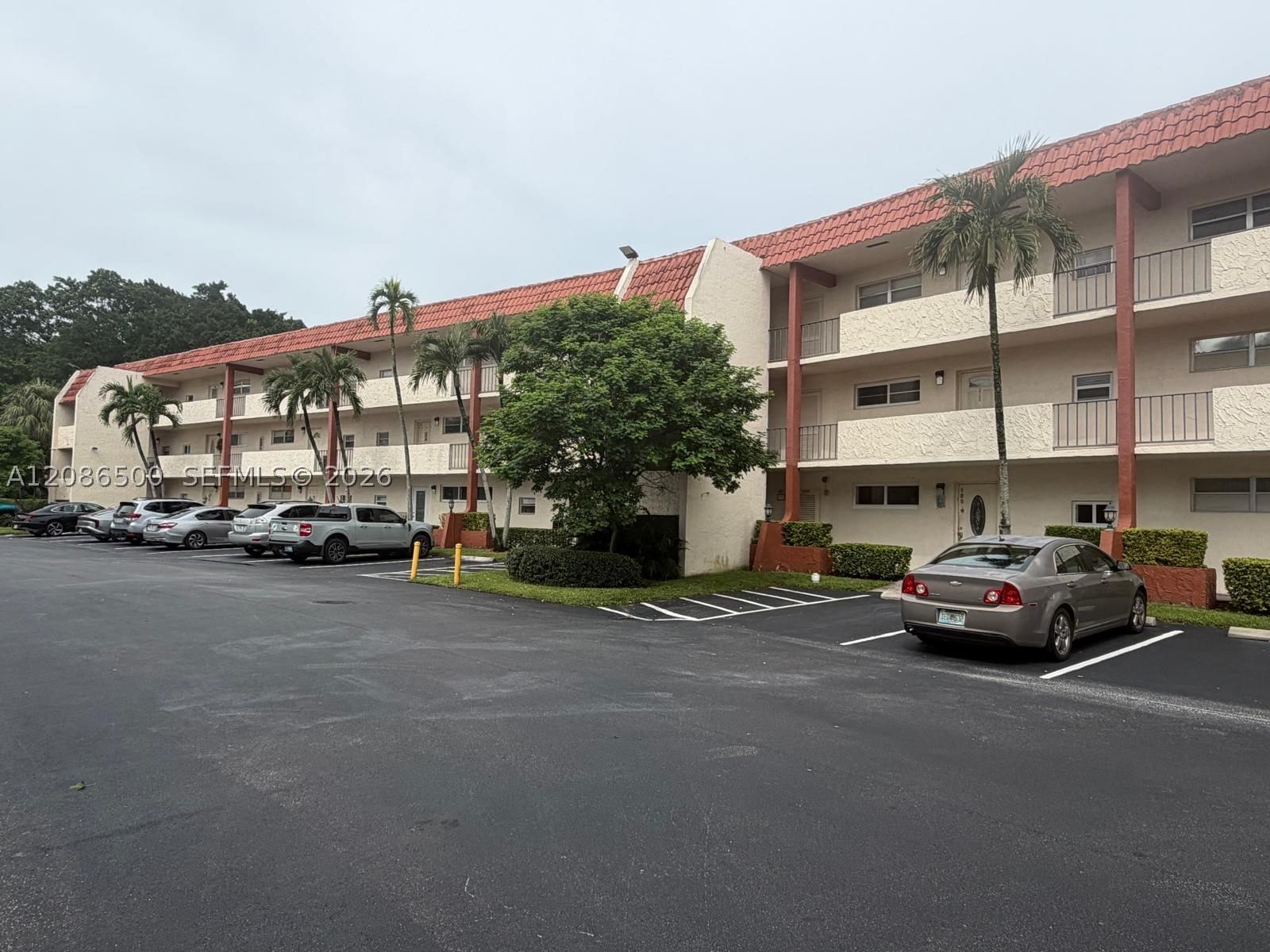 Real estate property located at 400 Hollybrook Dr #306, Broward, Hollybrook Golf And, Pembroke Pines, FL