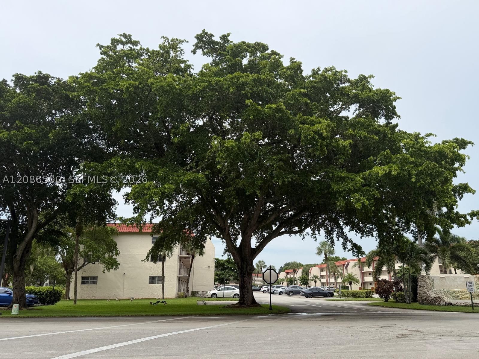 Real estate property located at 400 Hollybrook Dr #306, Broward, Hollybrook Golf And, Pembroke Pines, FL