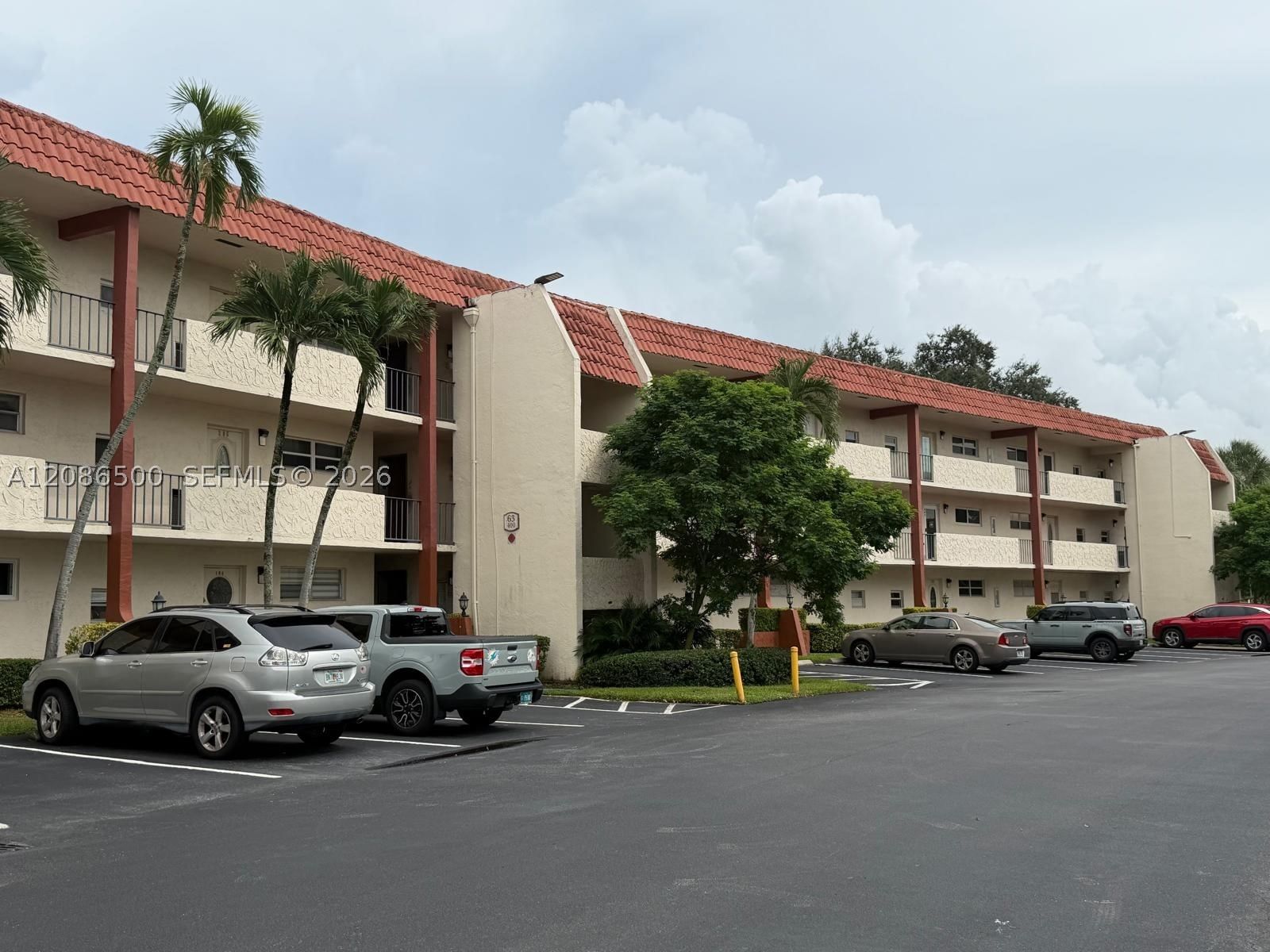 Real estate property located at 400 Hollybrook Dr #306, Broward, Hollybrook Golf And, Pembroke Pines, FL