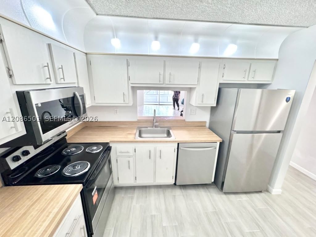 Real estate property located at 1800 81st Ave #1204, Broward, Courtyards Of Broward Con, North Lauderdale, FL