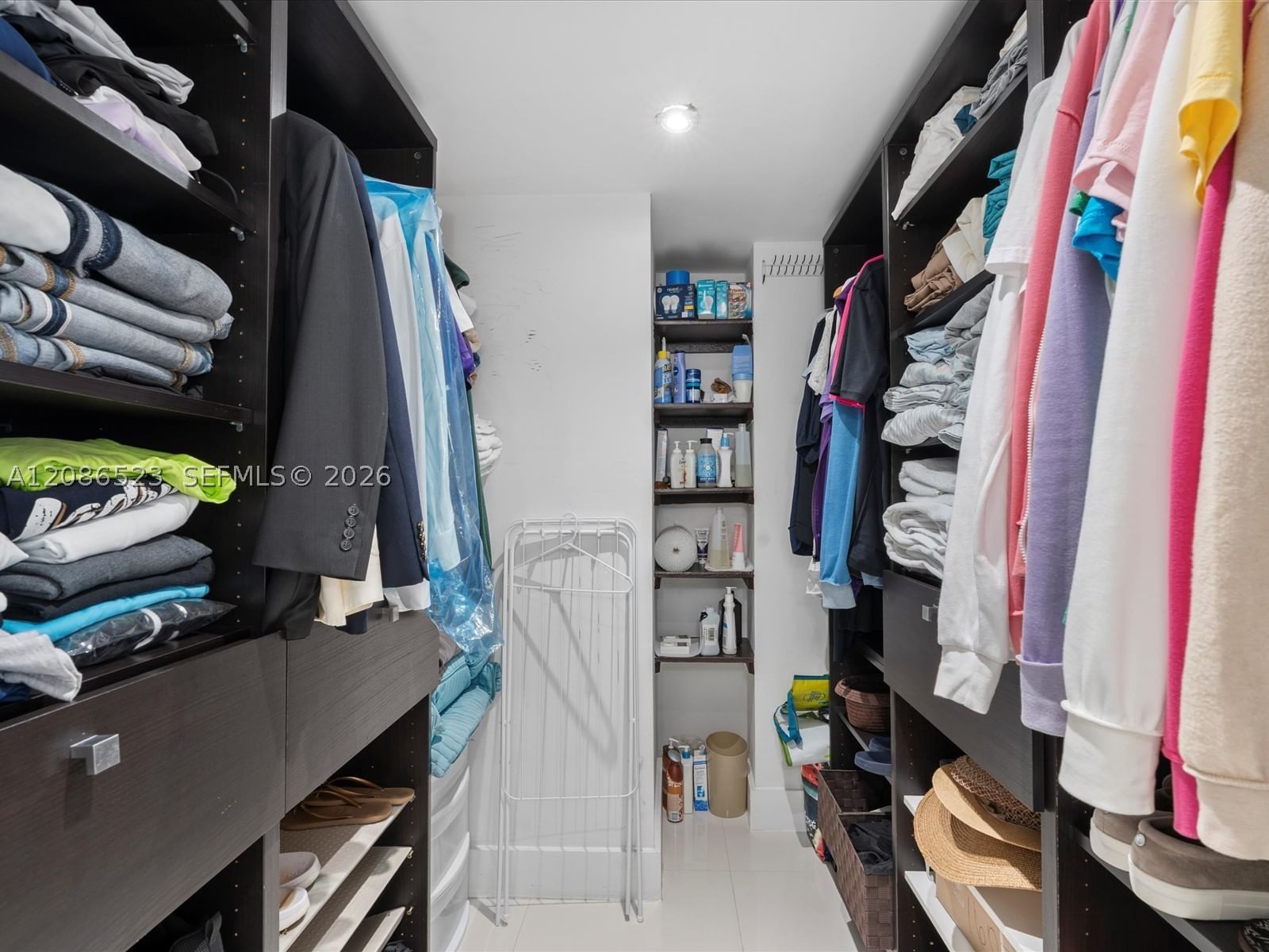 Real estate property located at 3675 Country Club Dr #1607, Miami-dade, Aventura Eldorado Condo, Aventura, FL