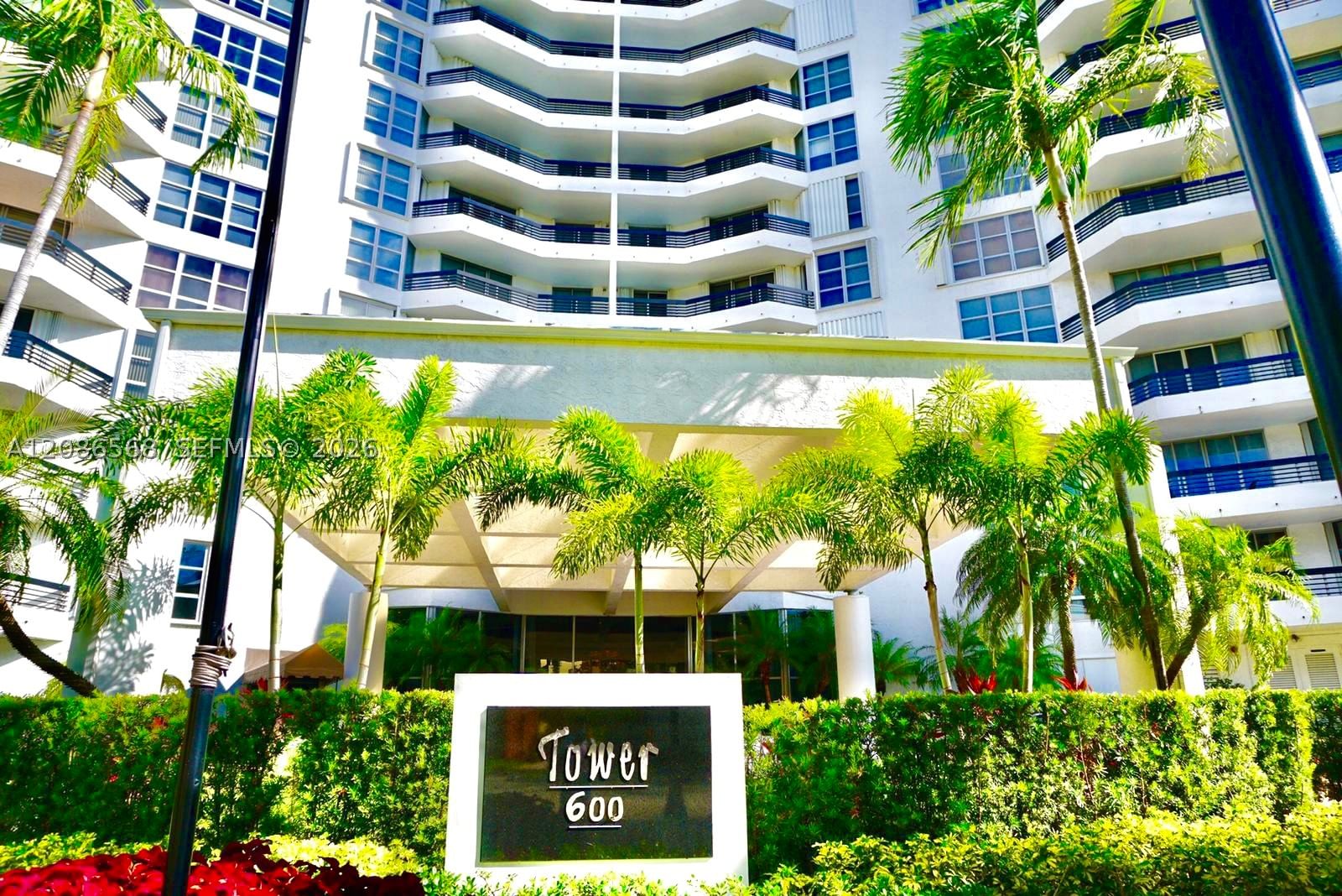 Real estate property located at 3400 192nd St #606, Miami-dade, Mystic Pointe Tower 600 C, Aventura, FL