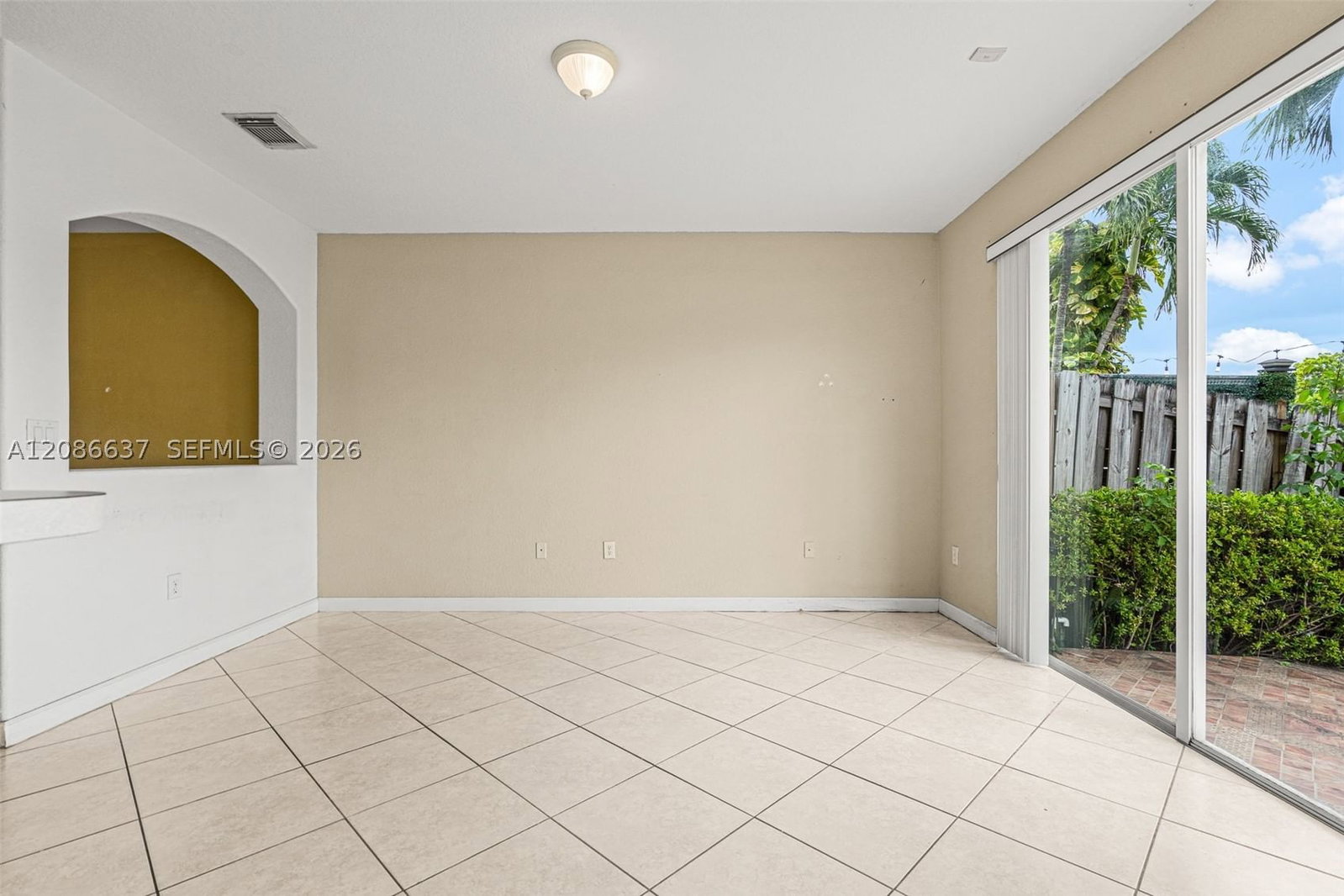 Real estate property located at 11401 76th Ter, Miami-dade, Doral Isles North Sec Two, Doral, FL