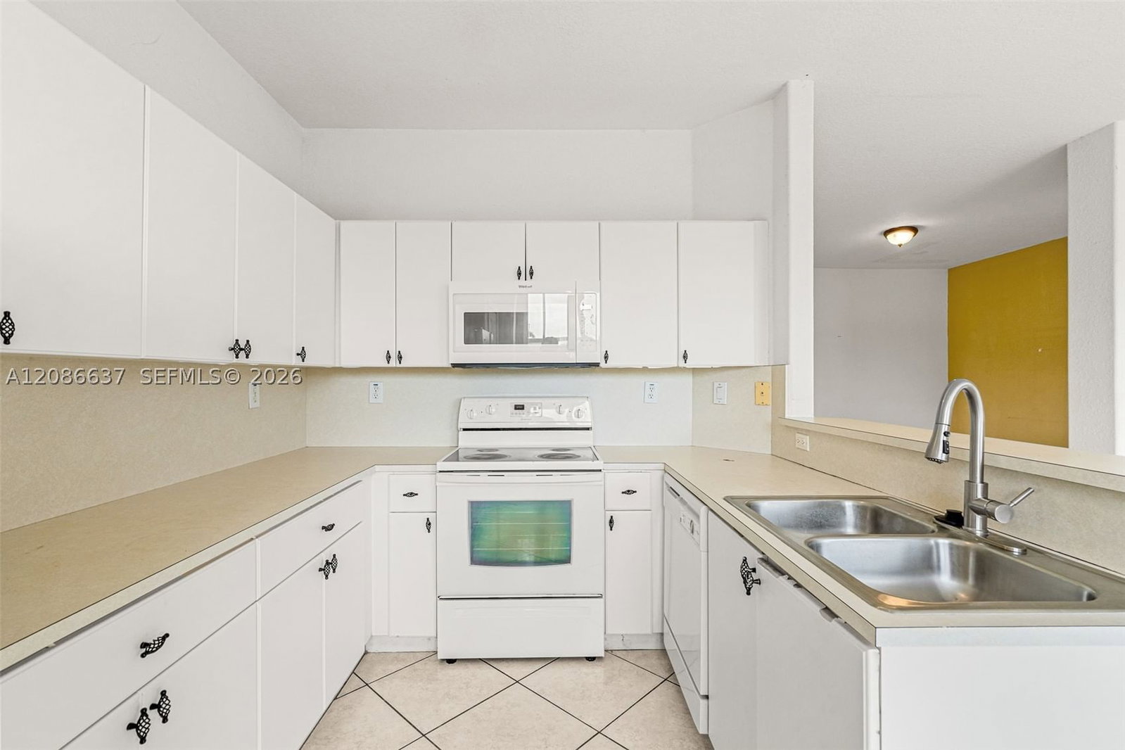 Real estate property located at 11401 76th Ter, Miami-dade, Doral Isles North Sec Two, Doral, FL