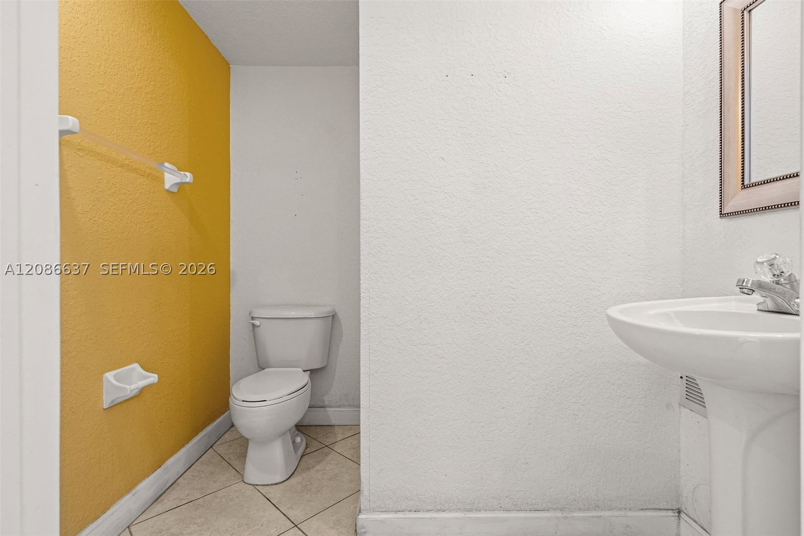 Real estate property located at 11401 76th Ter, Miami-dade, Doral Isles North Sec Two, Doral, FL