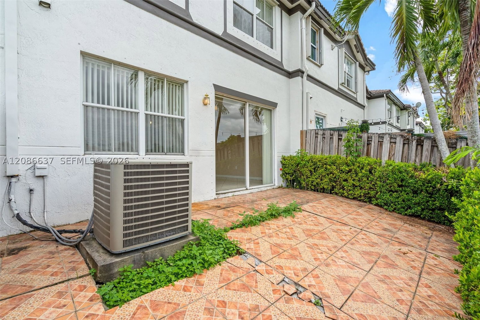 Real estate property located at 11401 76th Ter, Miami-dade, Doral Isles North Sec Two, Doral, FL