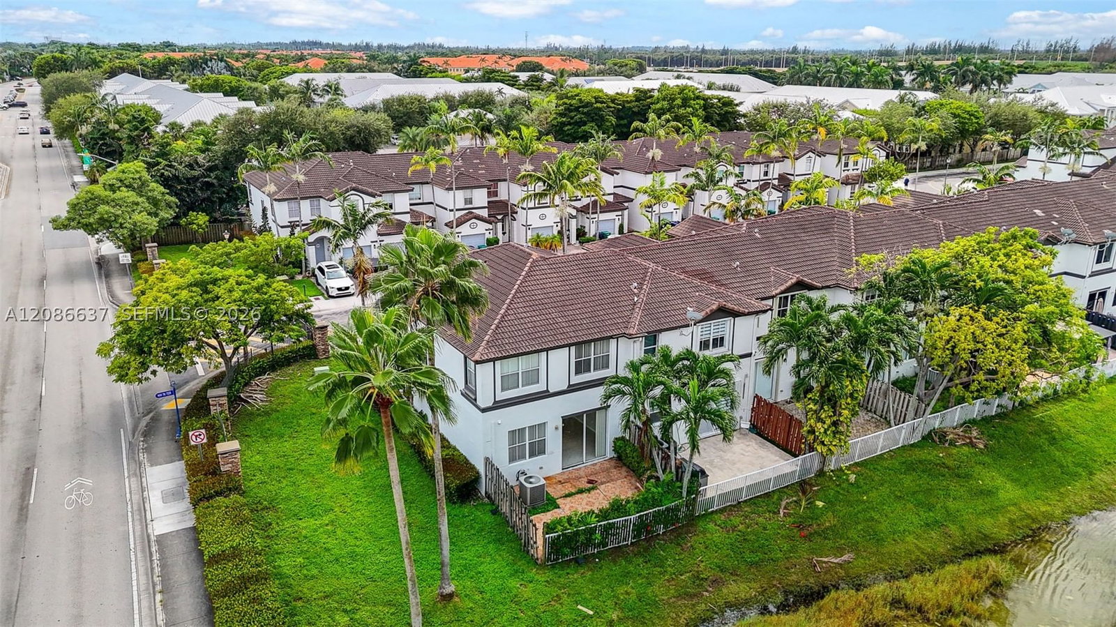 Real estate property located at 11401 76th Ter, Miami-dade, Doral Isles North Sec Two, Doral, FL