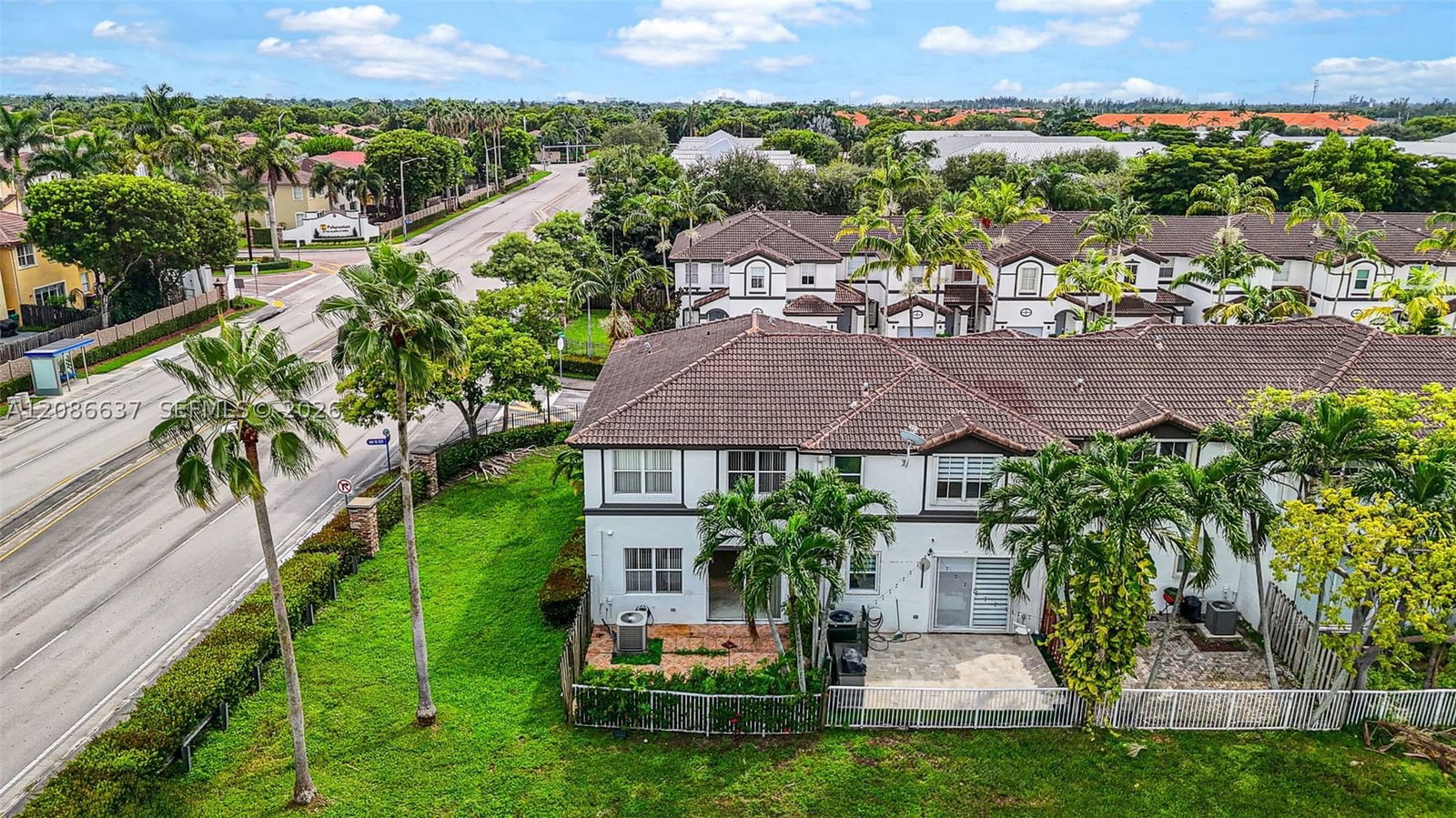 Real estate property located at 11401 76th Ter, Miami-dade, Doral Isles North Sec Two, Doral, FL