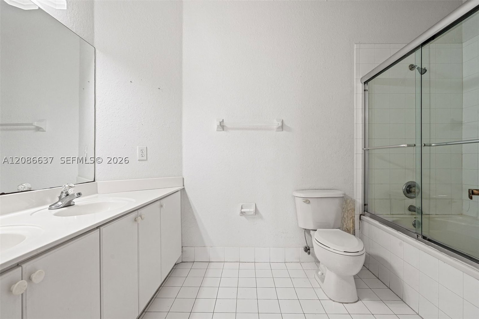 Real estate property located at 11401 76th Ter, Miami-dade, Doral Isles North Sec Two, Doral, FL
