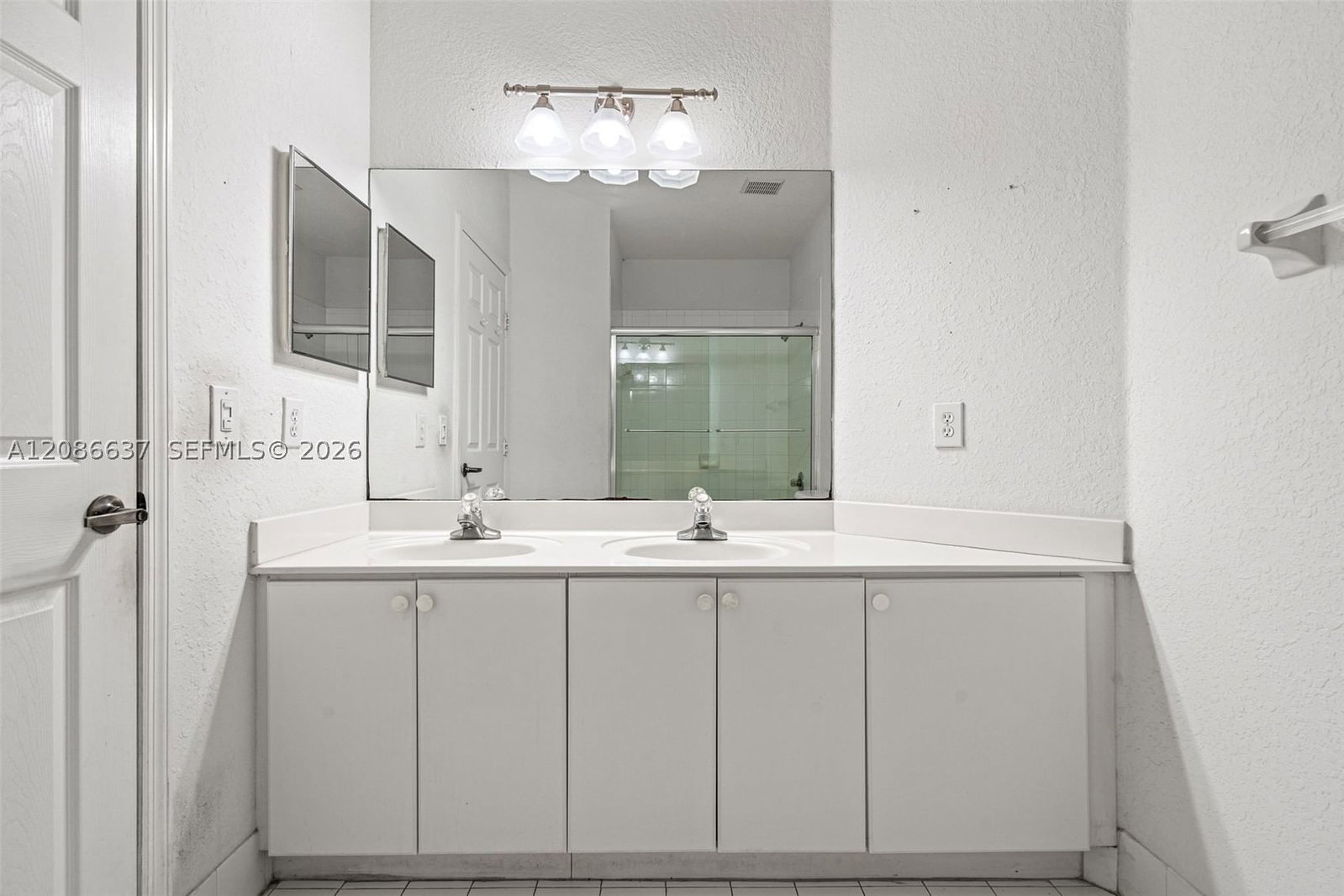 Real estate property located at 11401 76th Ter, Miami-dade, Doral Isles North Sec Two, Doral, FL