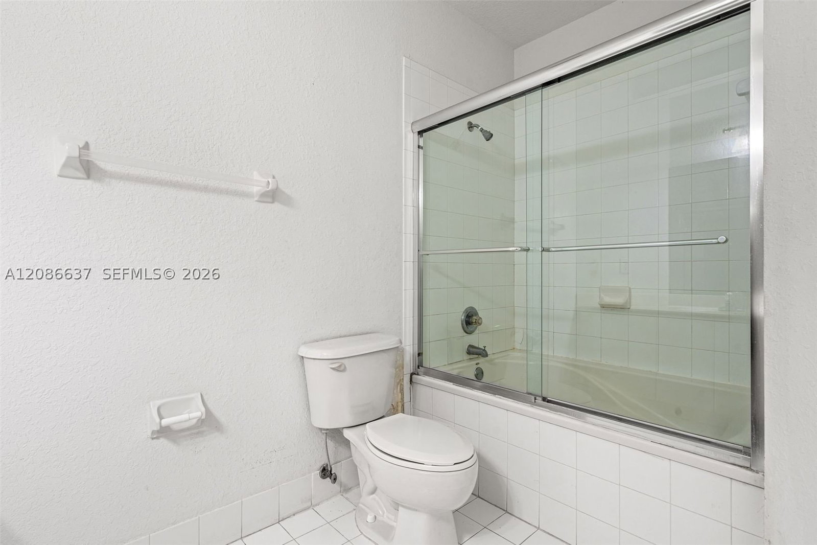 Real estate property located at 11401 76th Ter, Miami-dade, Doral Isles North Sec Two, Doral, FL