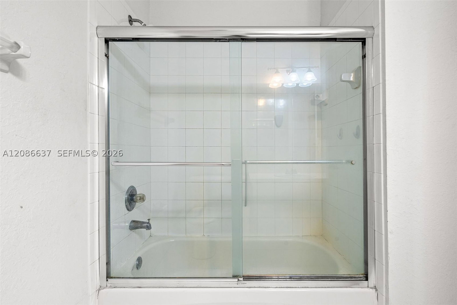 Real estate property located at 11401 76th Ter, Miami-dade, Doral Isles North Sec Two, Doral, FL