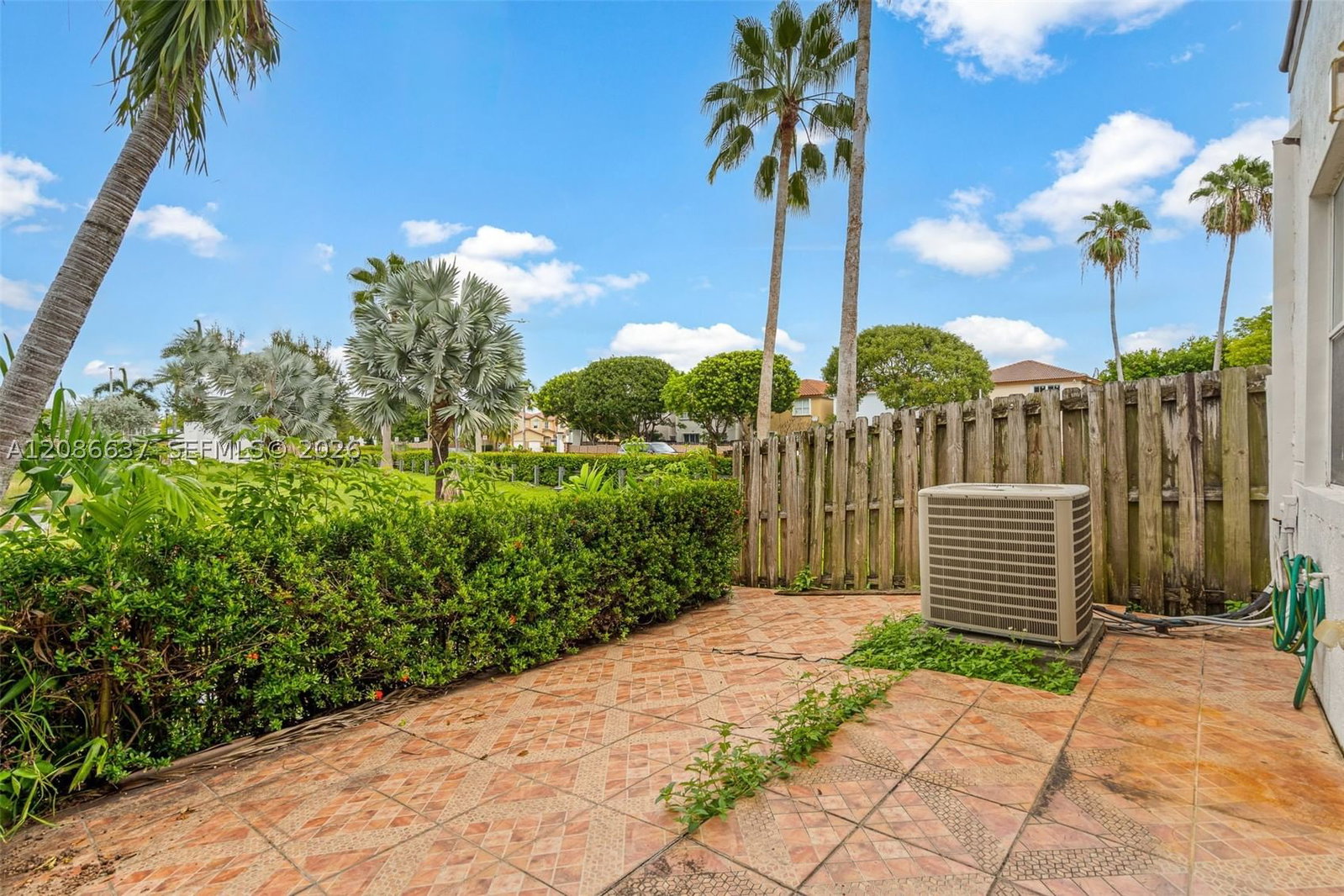 Real estate property located at 11401 76th Ter, Miami-dade, Doral Isles North Sec Two, Doral, FL