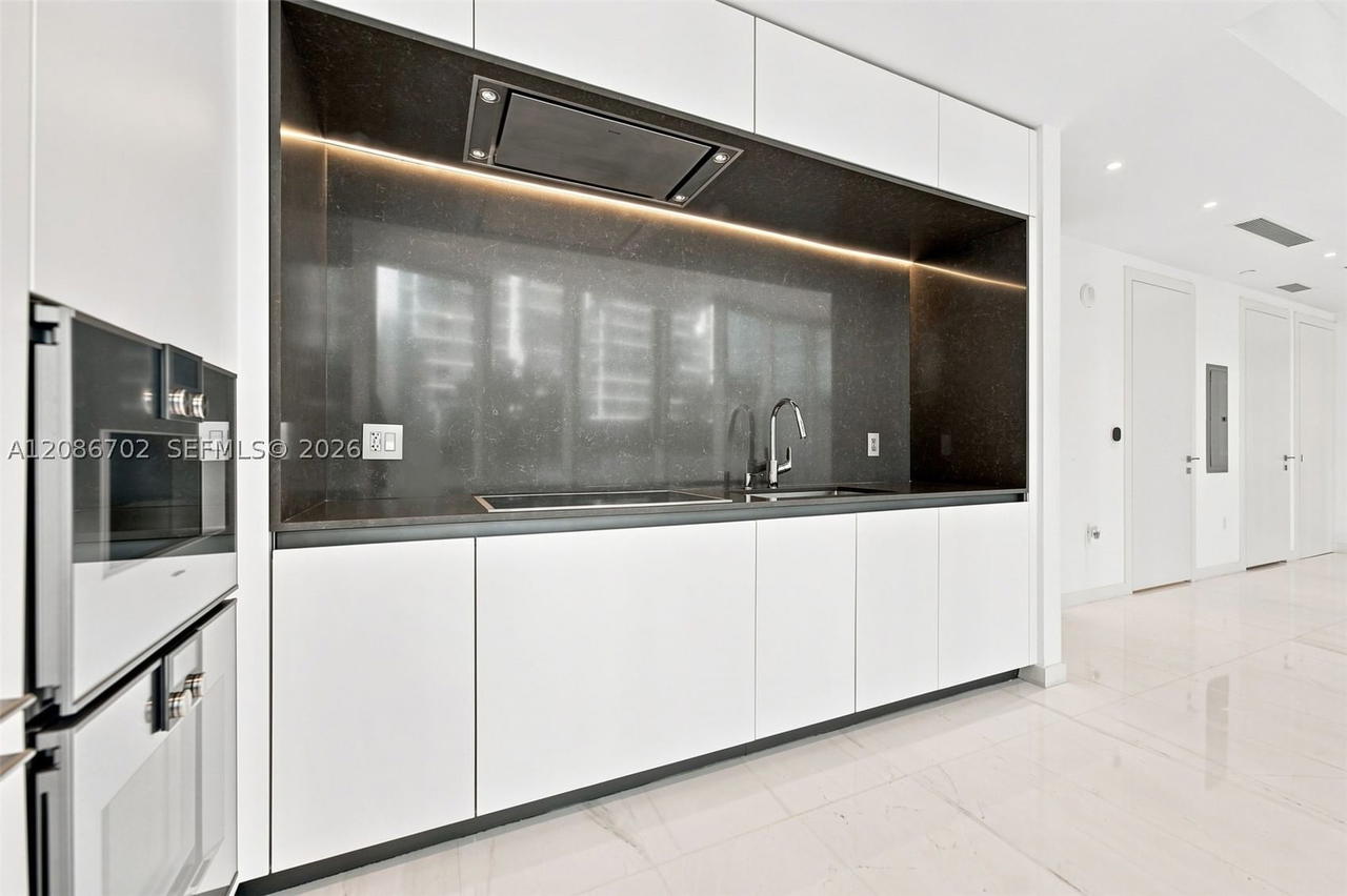 Real estate property located at 300 Biscayne Blvd Way #1106, Miami-dade, Aston Martin Residences, Miami, FL