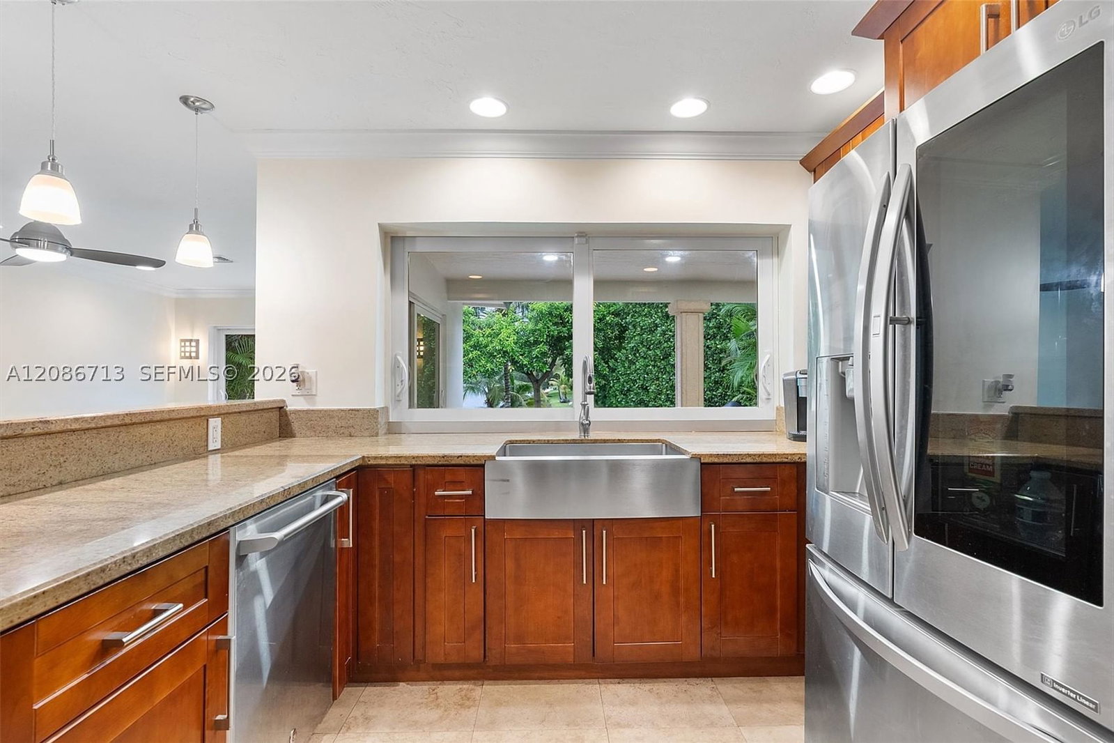 Real estate property located at 7111 Bamboo St, Miami-dade, Miami Lakes Sec 6, Miami Lakes, FL
