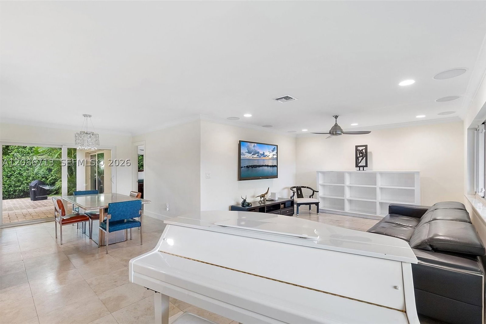 Real estate property located at 7111 Bamboo St, Miami-dade, Miami Lakes Sec 6, Miami Lakes, FL