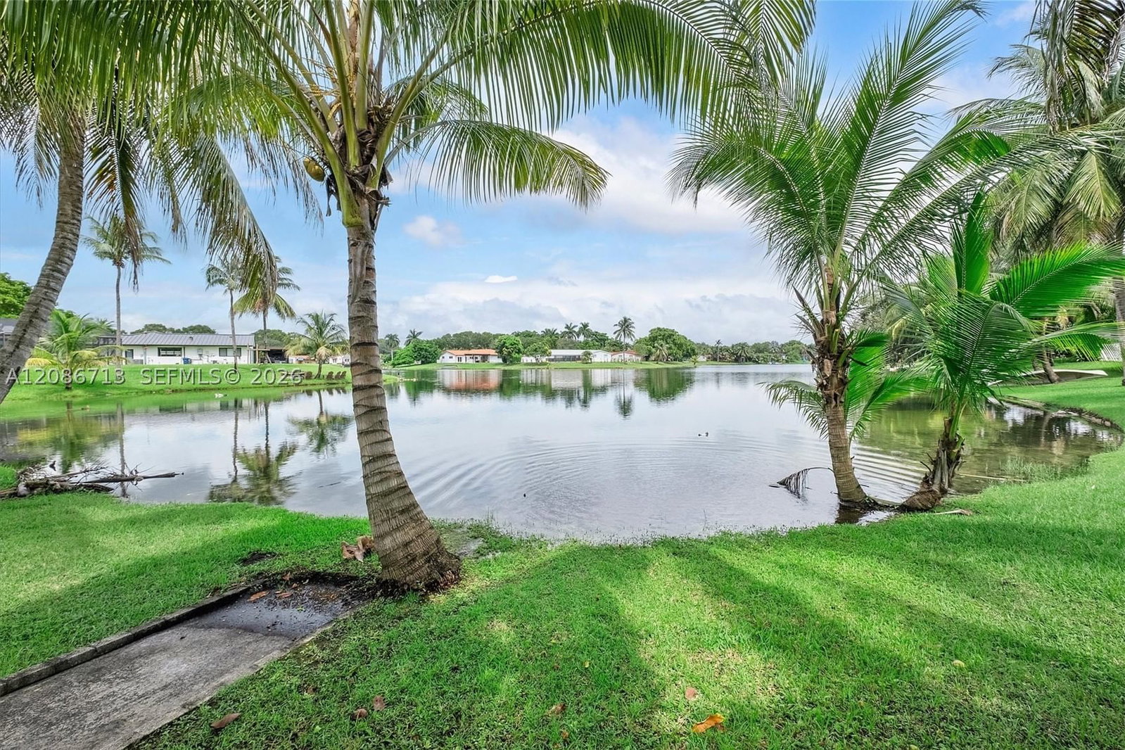 Real estate property located at 7111 Bamboo St, Miami-dade, Miami Lakes Sec 6, Miami Lakes, FL