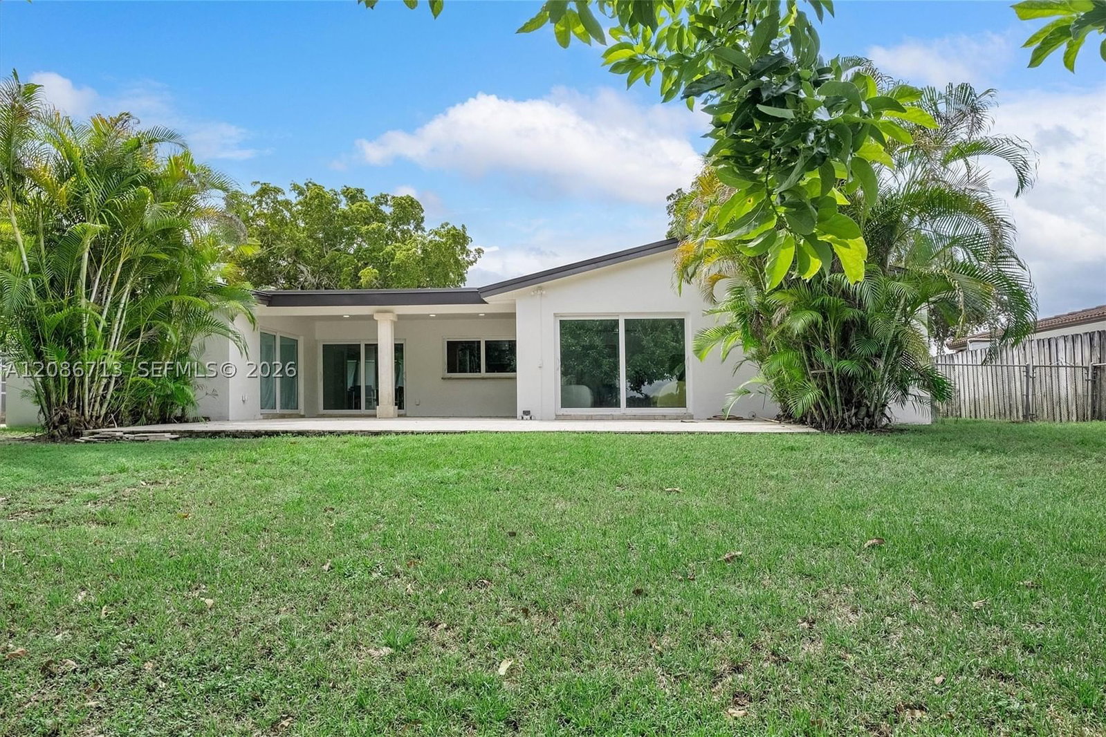 Real estate property located at 7111 Bamboo St, Miami-dade, Miami Lakes Sec 6, Miami Lakes, FL