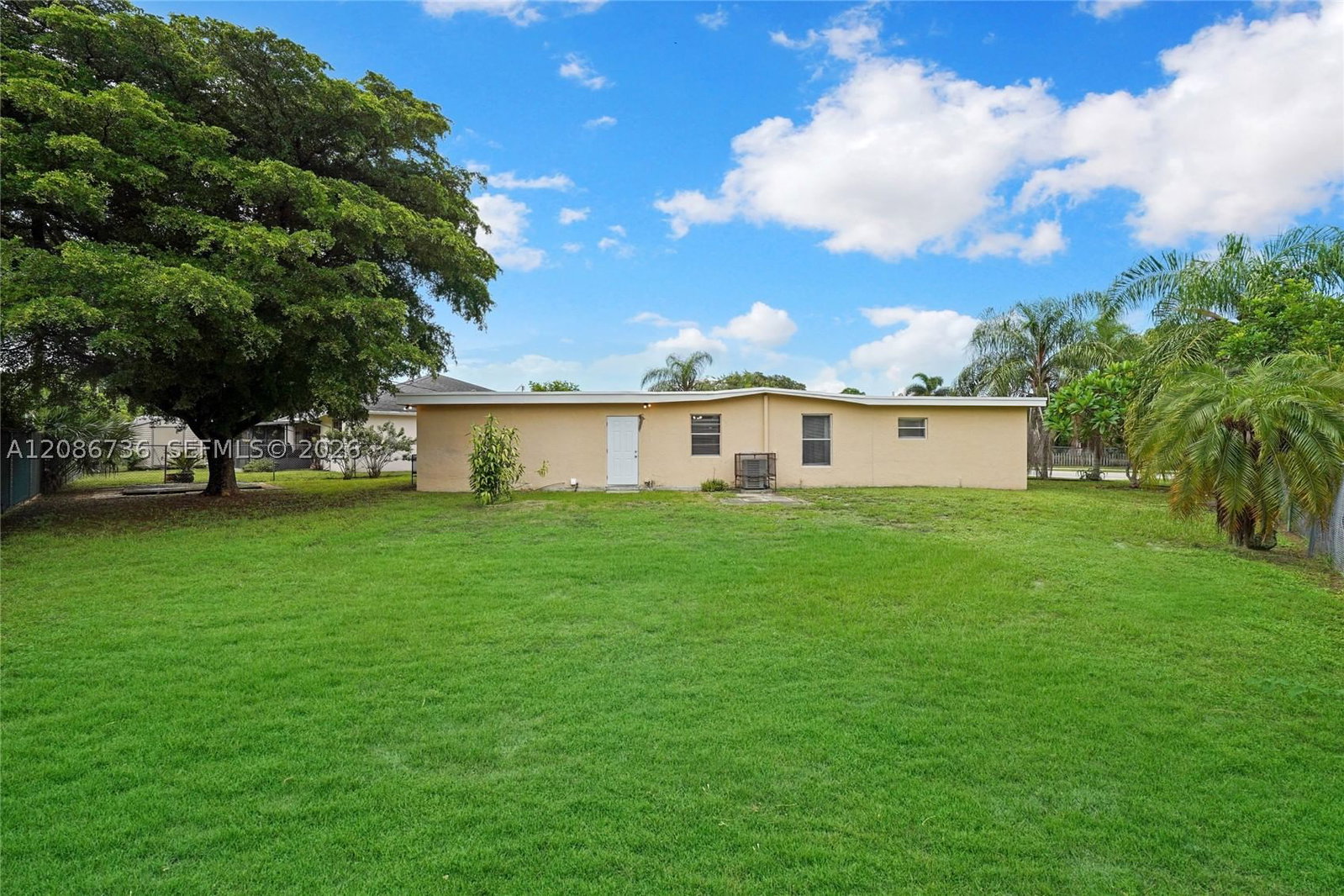 Real estate property located at 5618 Cinnamon Dr, Palm Beach, Forest Hill Village, West Palm Beach, FL