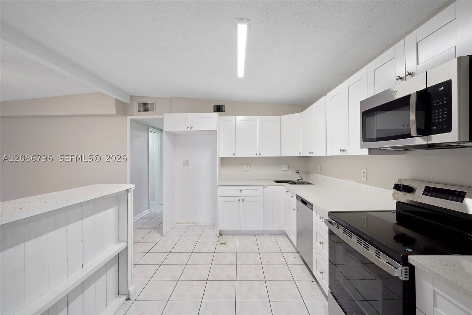 Real estate property located at 5618 Cinnamon Dr, Palm Beach, Forest Hill Village, West Palm Beach, FL