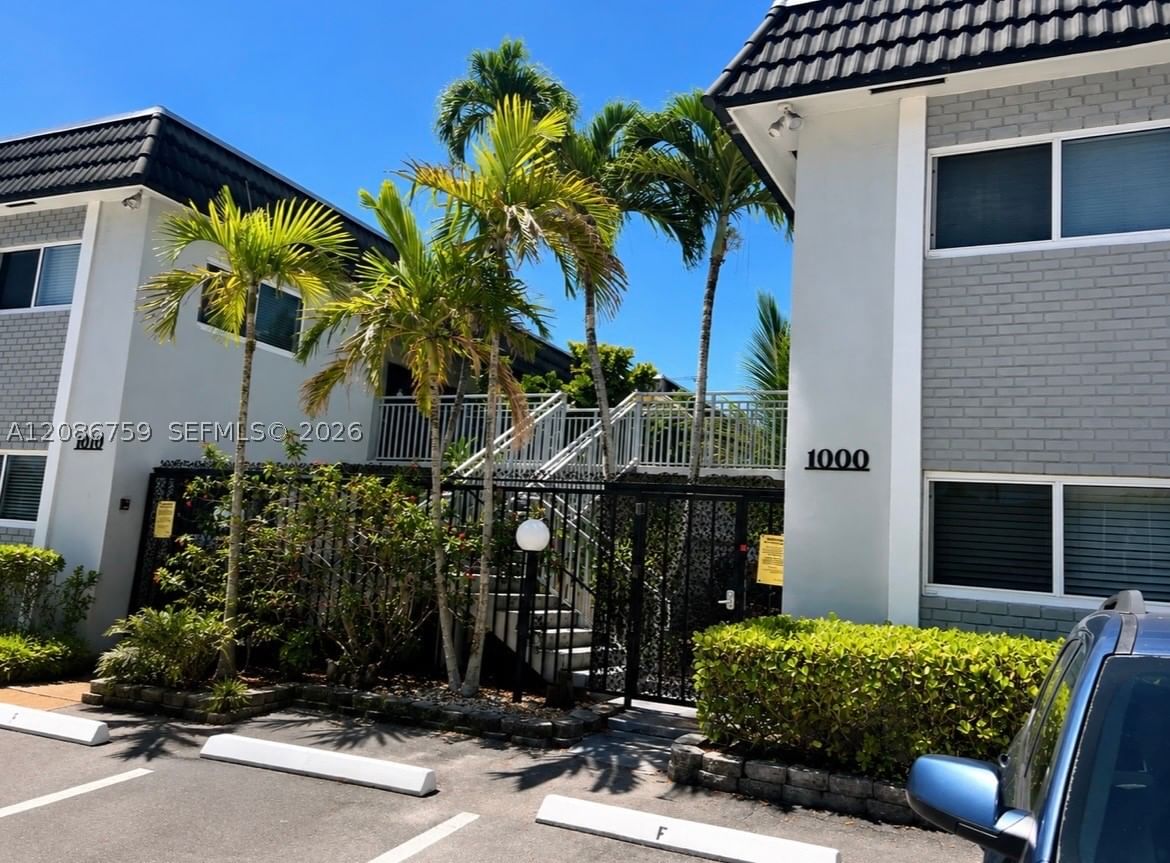 Real estate property located at 1000 15th St #205, Broward, Harbordale Condo, Fort Lauderdale, FL