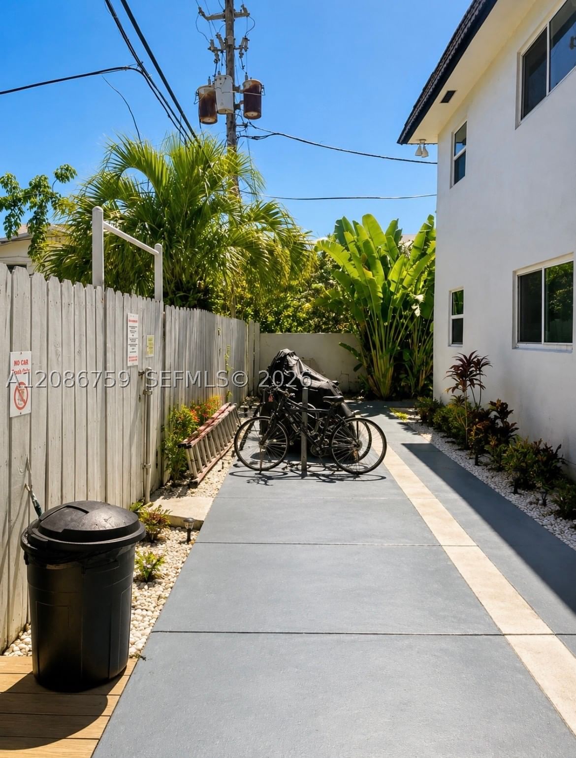 Real estate property located at 1000 15th St #205, Broward, Harbordale Condo, Fort Lauderdale, FL