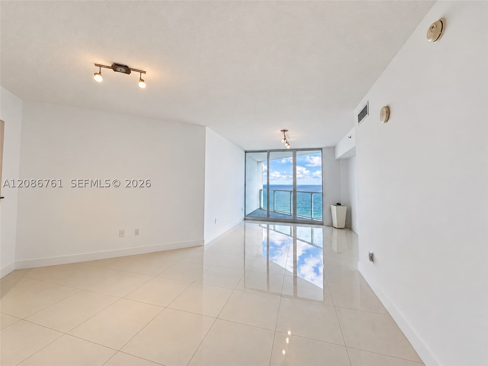 Real estate property located at 16699 Collins Ave #1610, Miami-dade, La Perla Condo, Sunny Isles Beach, FL