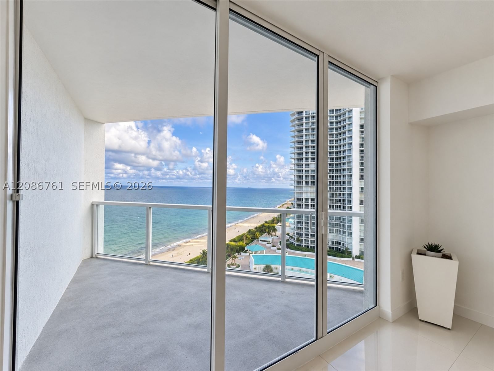 Real estate property located at 16699 Collins Ave #1610, Miami-dade, La Perla Condo, Sunny Isles Beach, FL
