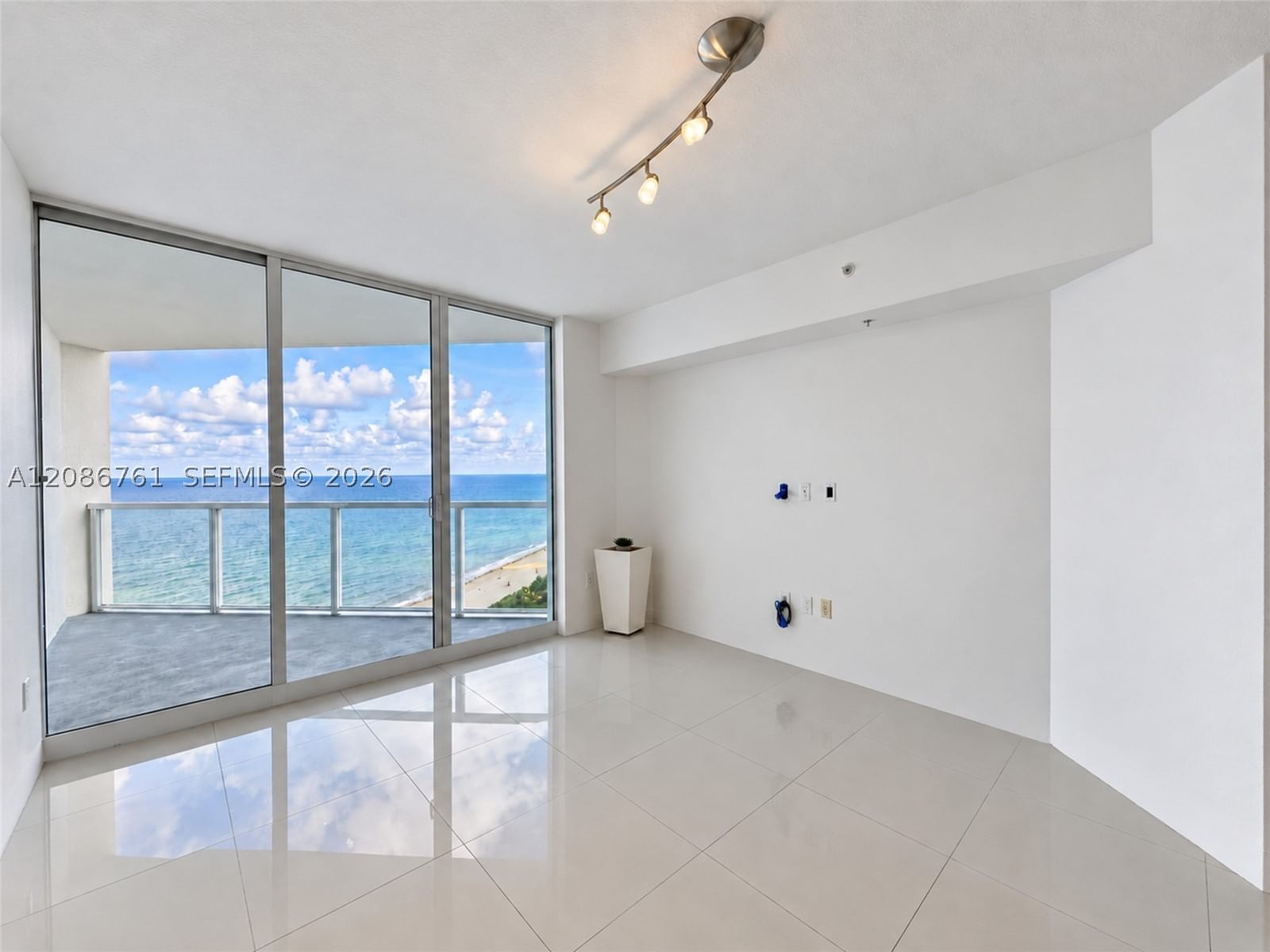 Real estate property located at 16699 Collins Ave #1610, Miami-dade, La Perla Condo, Sunny Isles Beach, FL