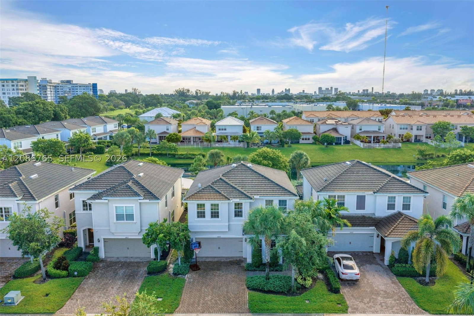 Real estate property located at 1487 Pongam Ter, Broward, Hillcrest Country Club So, Hollywood, FL