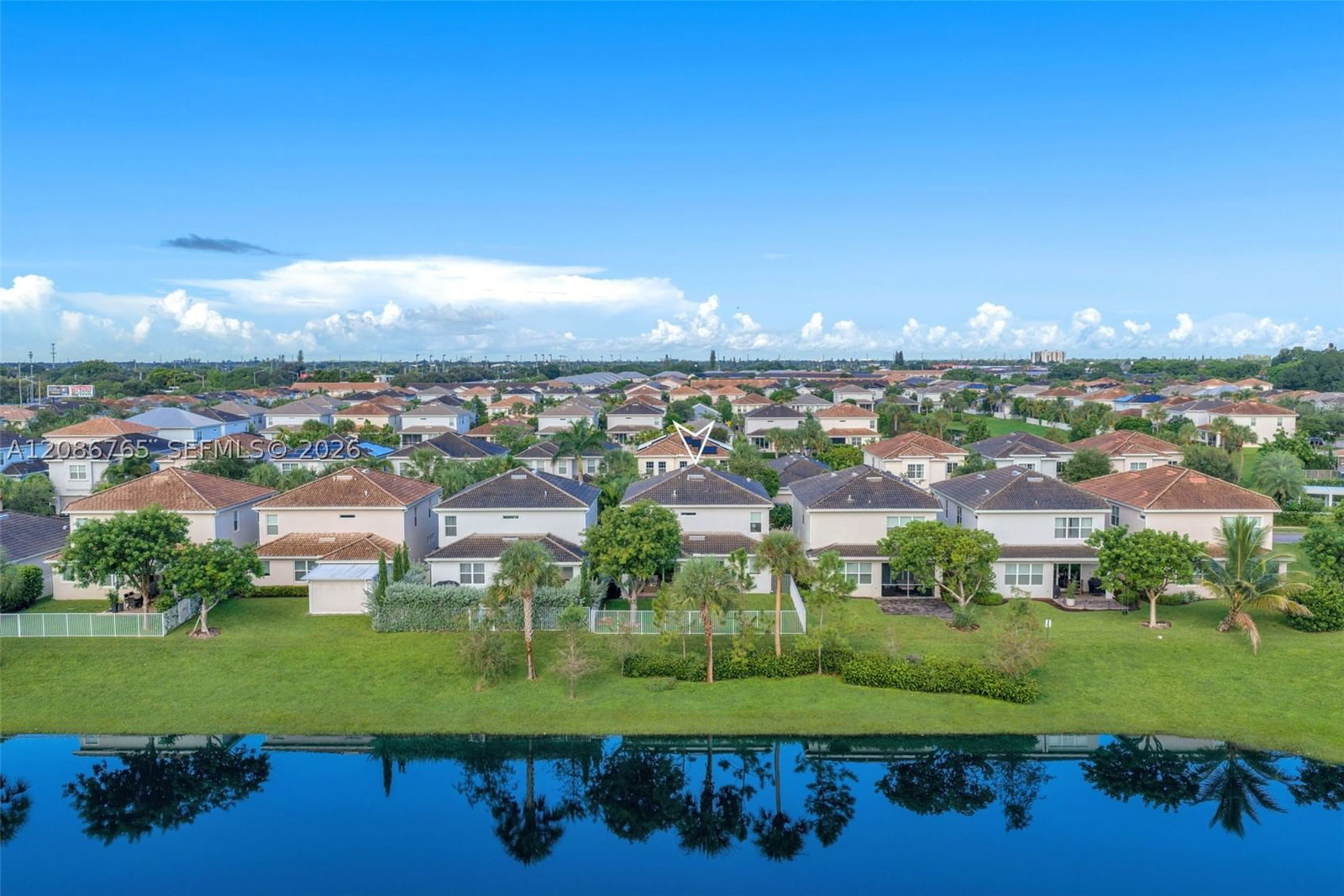 Real estate property located at 1487 Pongam Ter, Broward, Hillcrest Country Club So, Hollywood, FL