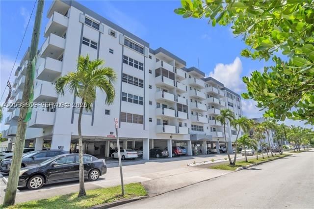 Real estate property located at 1720 Jefferson St #511, Broward, Sun Haven Towers Condo, Hollywood, FL