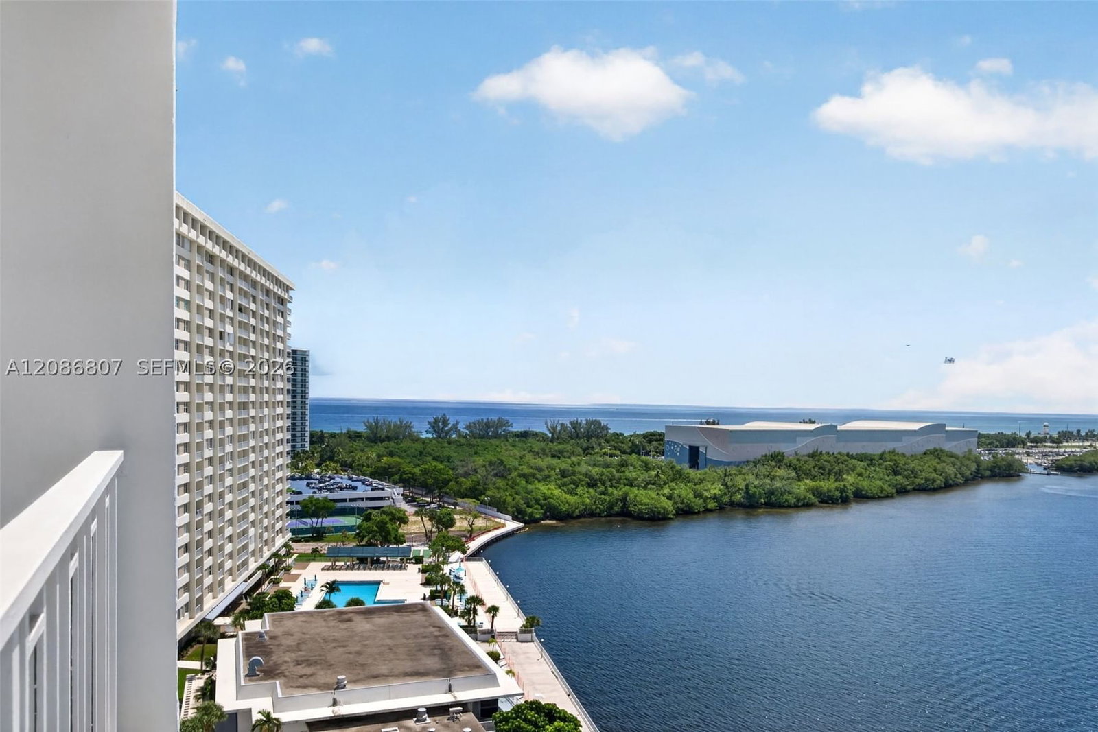 Real estate property located at 500 Bayview Dr #1420, Miami-dade, Arlen House West Condo, Sunny Isles Beach, FL