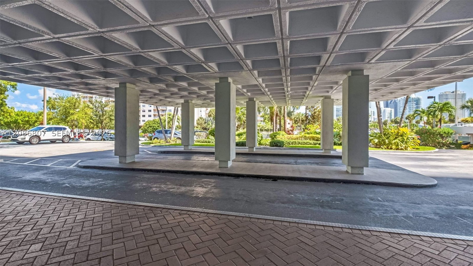 Real estate property located at 500 Bayview Dr #1420, Miami-dade, Arlen House West Condo, Sunny Isles Beach, FL