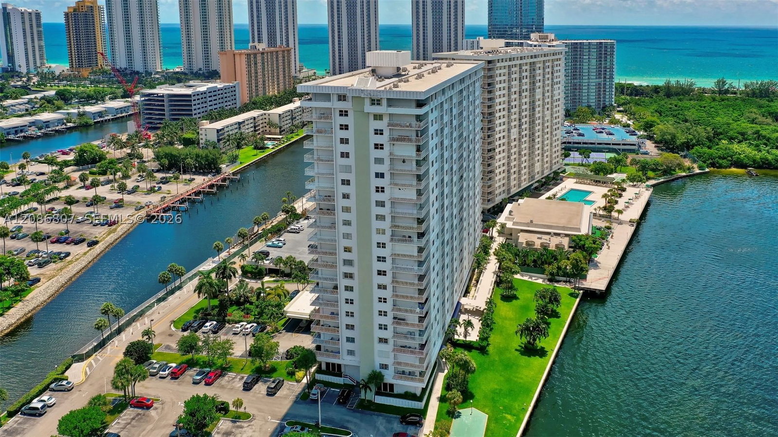Real estate property located at 500 Bayview Dr #1420, Miami-dade, Arlen House West Condo, Sunny Isles Beach, FL
