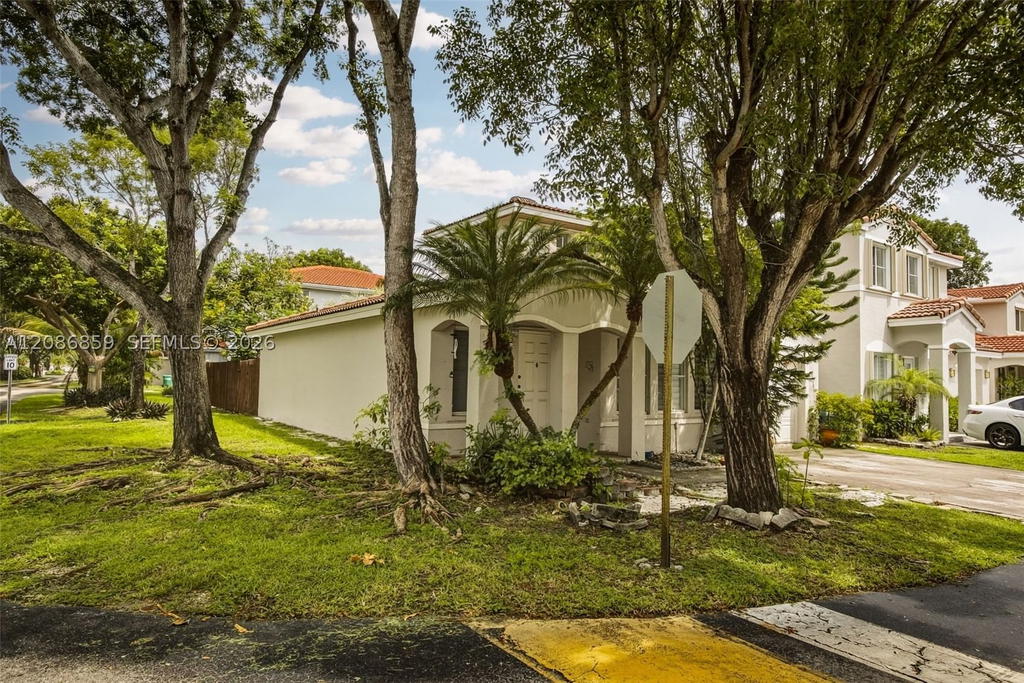 Real estate property located at 16525 97th Ter, Miami-dade, Forest Lakes Villas, Miami, FL