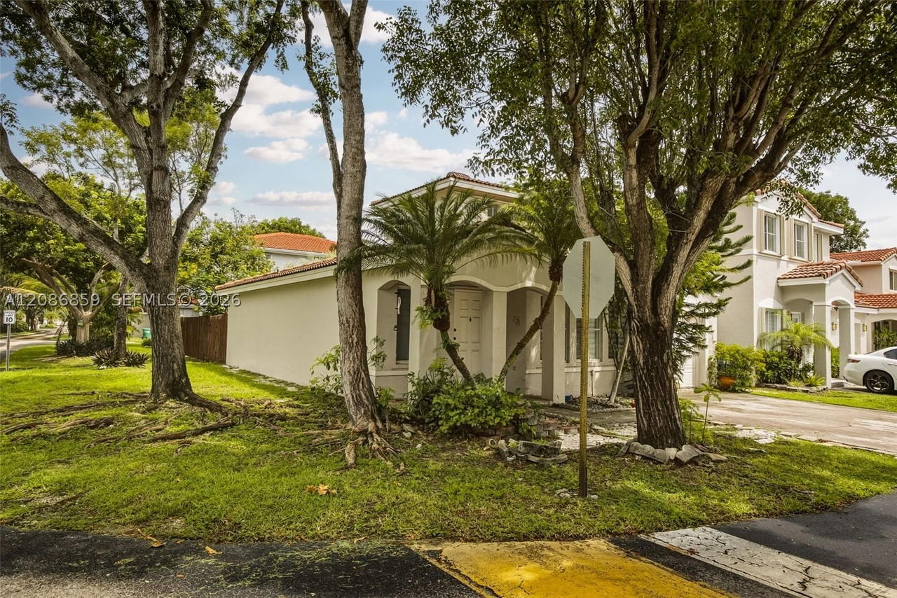 Real estate property located at 16525 97th Ter, Miami-dade, Forest Lakes Villas, Miami, FL