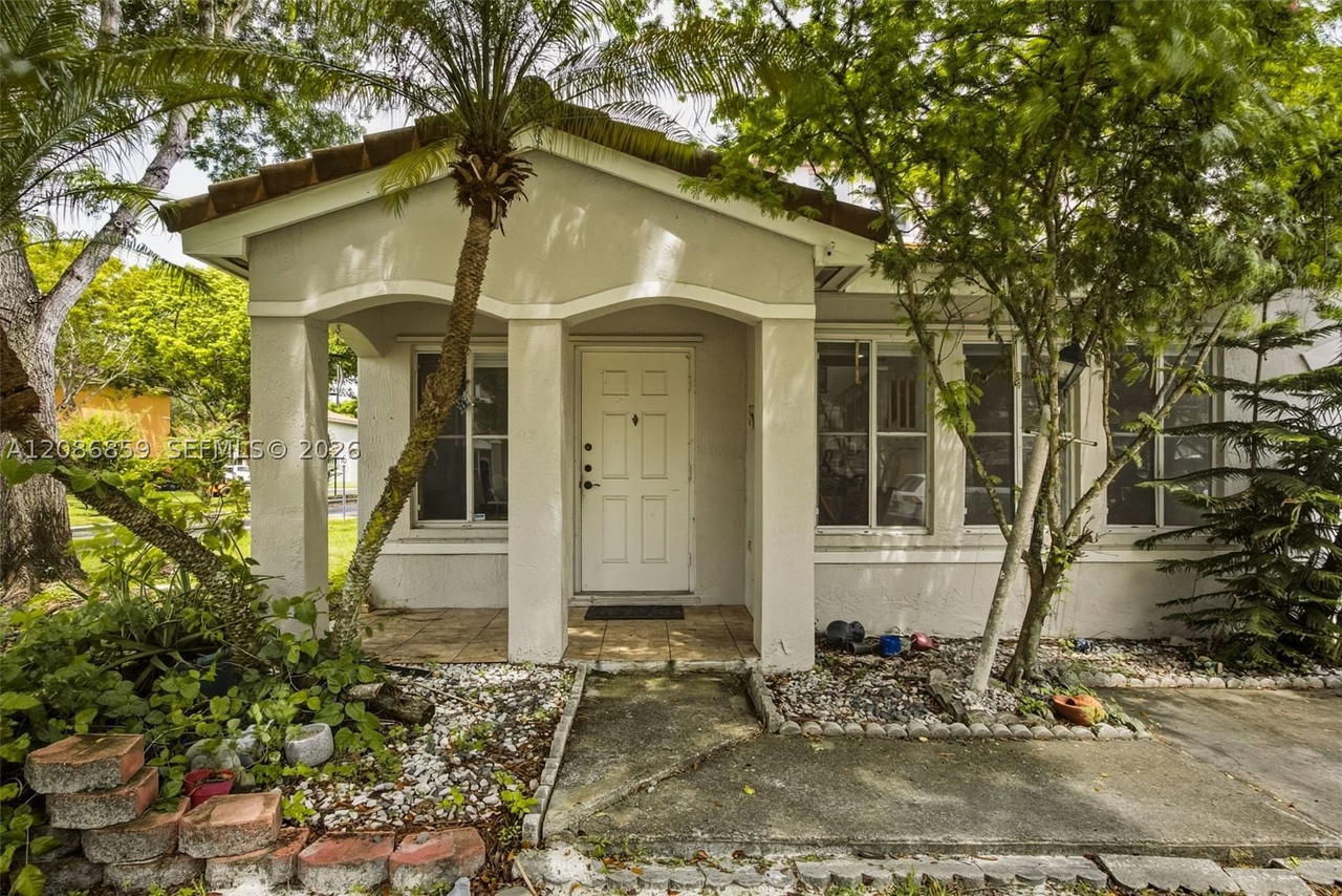 Real estate property located at 16525 97th Ter, Miami-dade, Forest Lakes Villas, Miami, FL