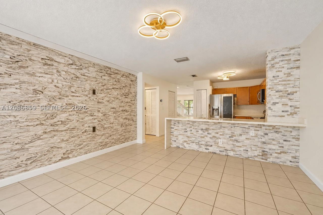 Real estate property located at 16525 97th Ter, Miami-dade, Forest Lakes Villas, Miami, FL