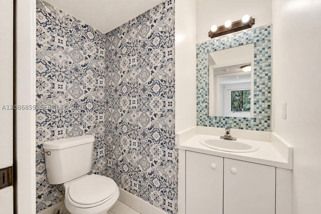 Real estate property located at 16525 97th Ter, Miami-dade, Forest Lakes Villas, Miami, FL