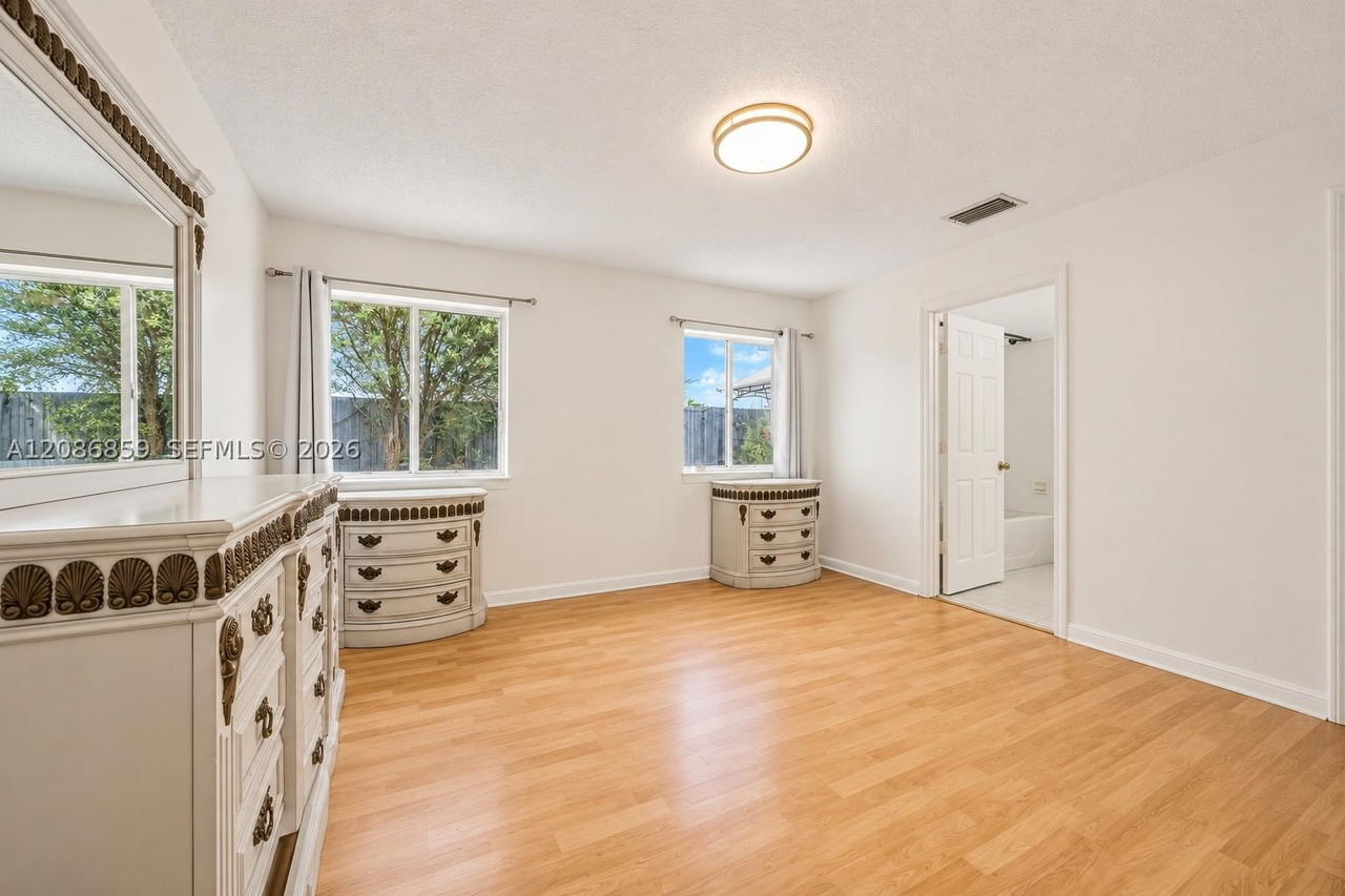Real estate property located at 16525 97th Ter, Miami-dade, Forest Lakes Villas, Miami, FL