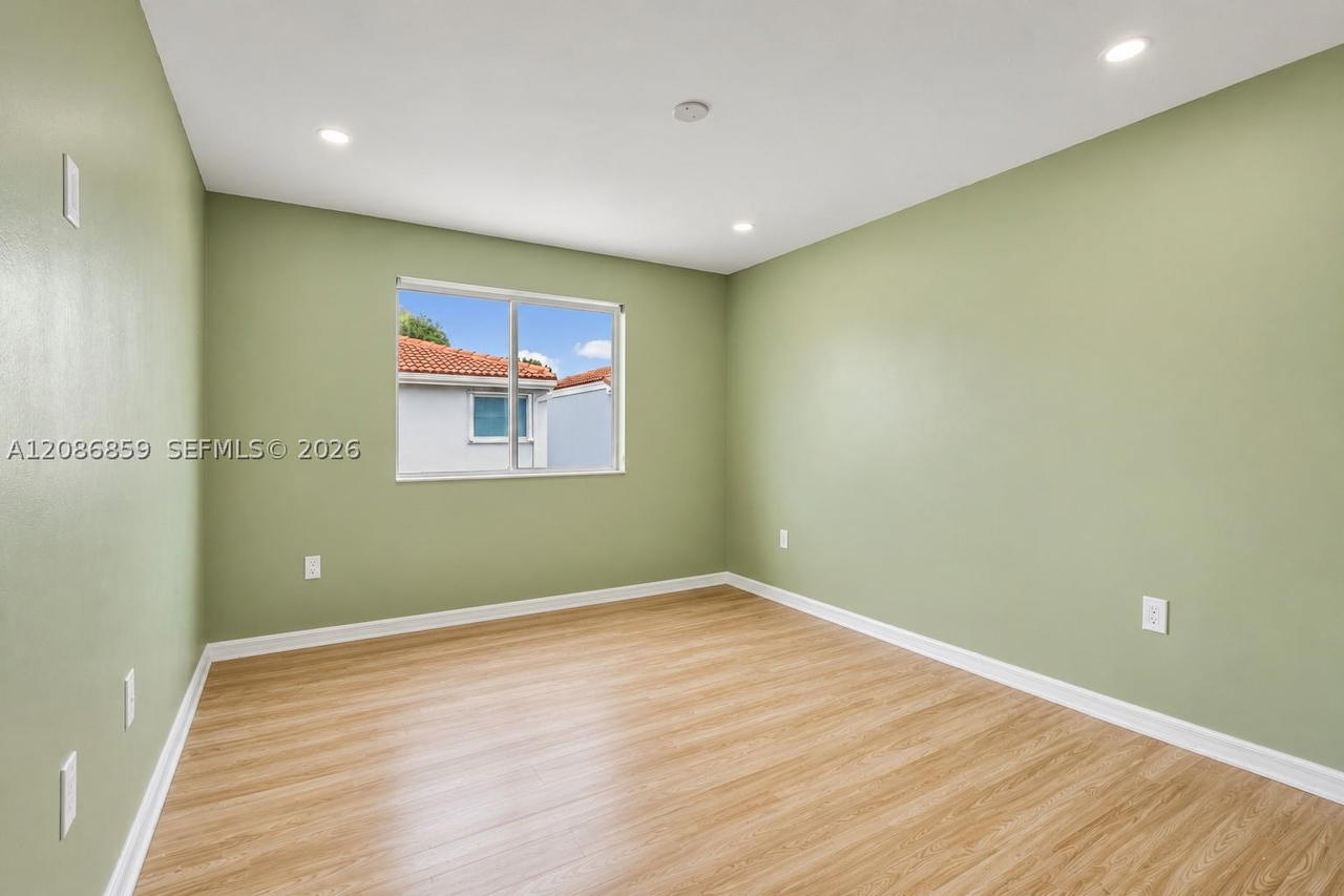 Real estate property located at 16525 97th Ter, Miami-dade, Forest Lakes Villas, Miami, FL
