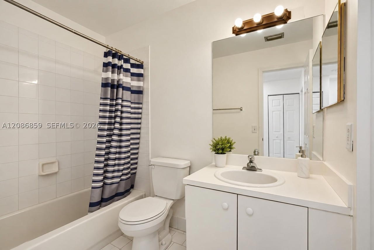 Real estate property located at 16525 97th Ter, Miami-dade, Forest Lakes Villas, Miami, FL