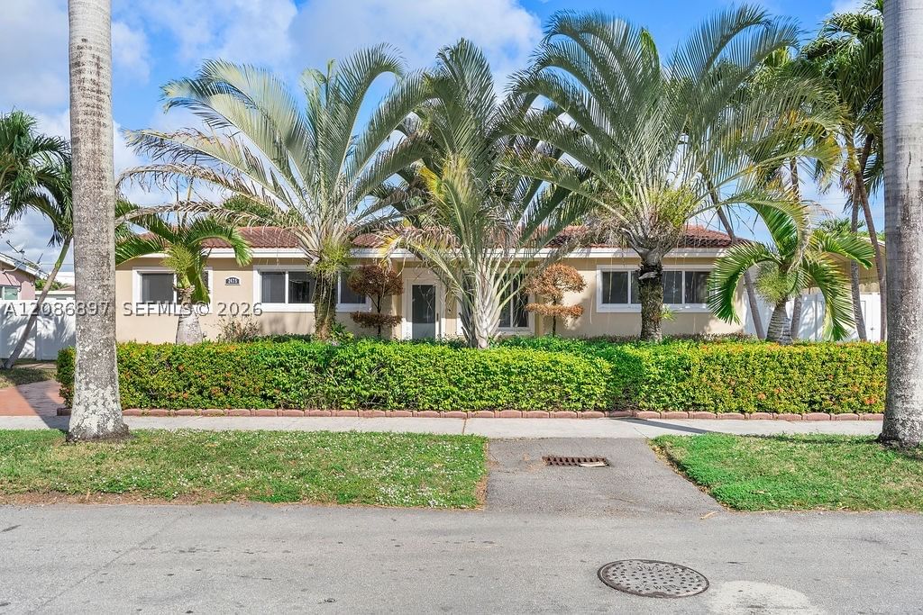 Real estate property located at 2475 214th St, Miami-dade, Highland Lakes, Aventura, FL