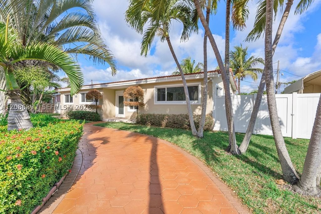 Real estate property located at 2475 214th St, Miami-dade, Highland Lakes, Aventura, FL