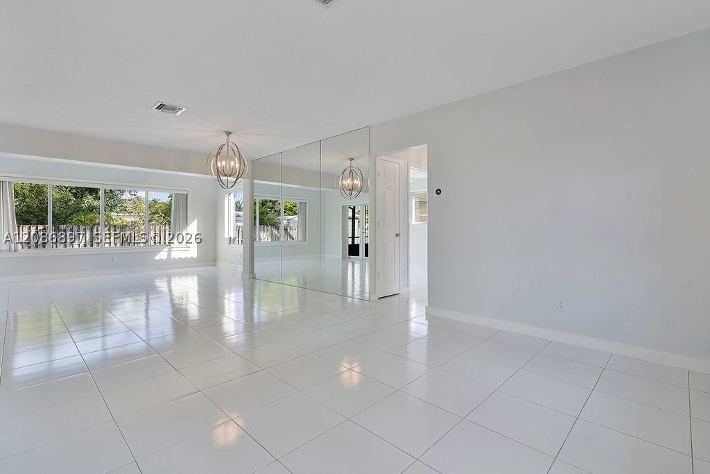 Real estate property located at 2475 214th St, Miami-dade, Highland Lakes, Aventura, FL