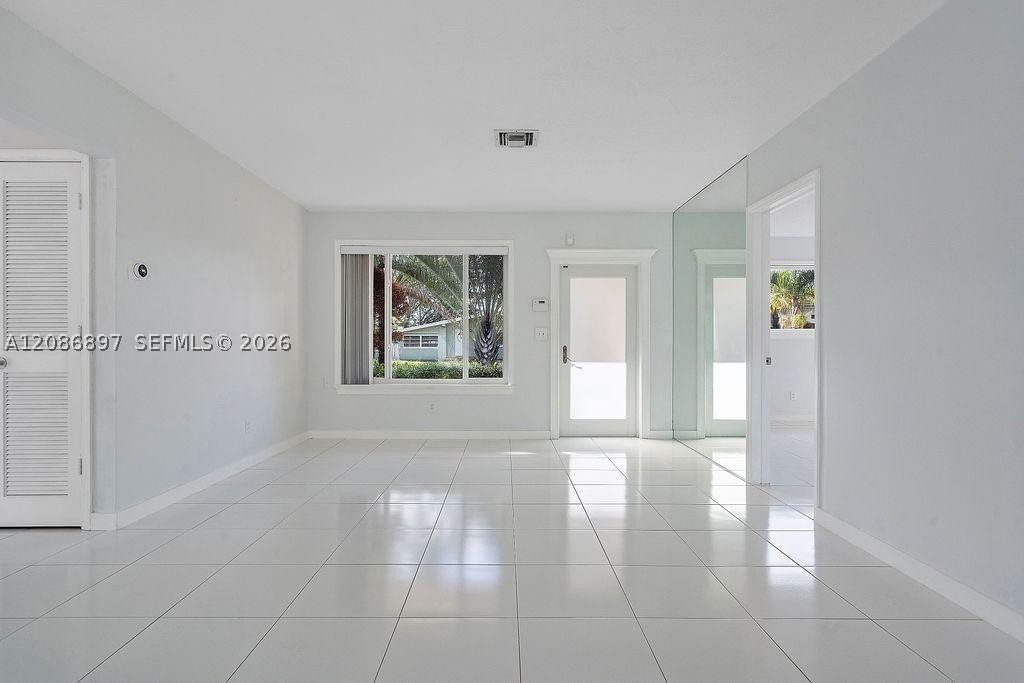 Real estate property located at 2475 214th St, Miami-dade, Highland Lakes, Aventura, FL