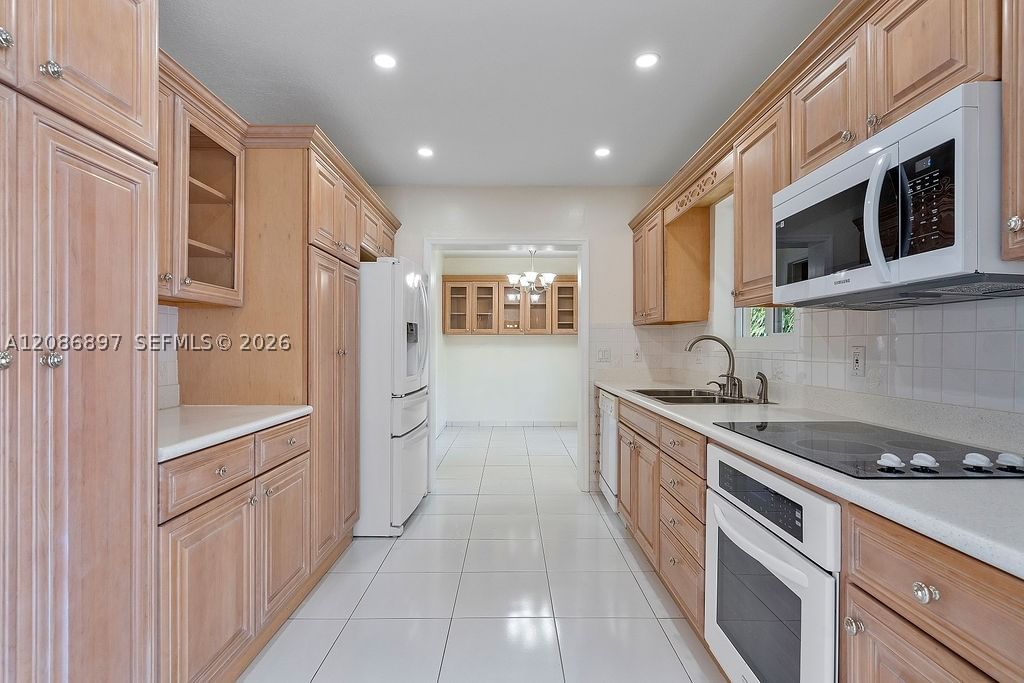 Real estate property located at 2475 214th St, Miami-dade, Highland Lakes, Aventura, FL