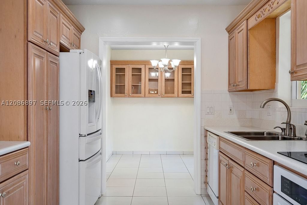 Real estate property located at 2475 214th St, Miami-dade, Highland Lakes, Aventura, FL