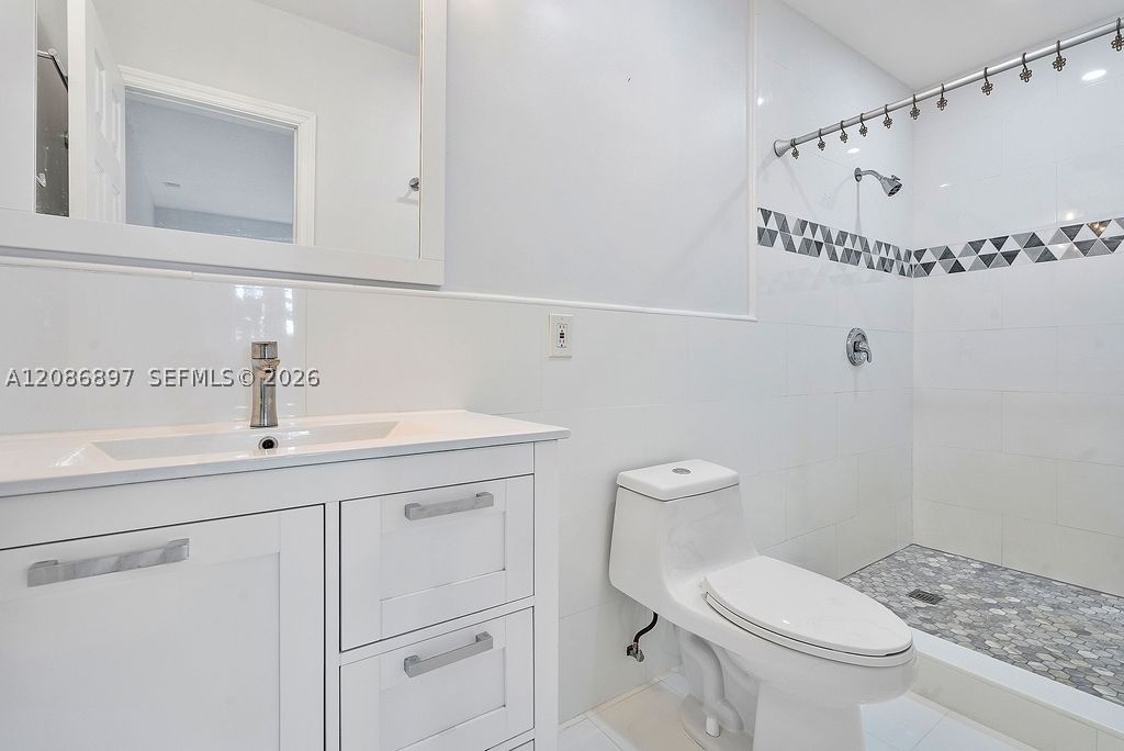 Real estate property located at 2475 214th St, Miami-dade, Highland Lakes, Aventura, FL